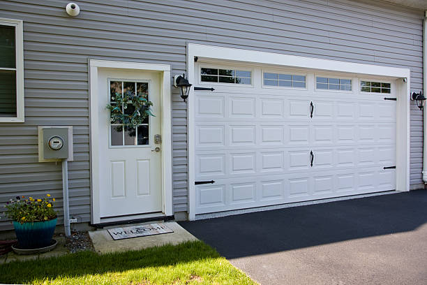 24/7 Emergency Garage Door Panel Replacement experts in Lake Goodwin, WA